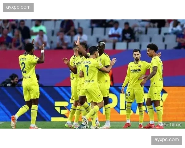 官方：因球迷向场内投掷杂物，塞维利亚主场对阵比利亚雷亚尔的比赛中断十分钟